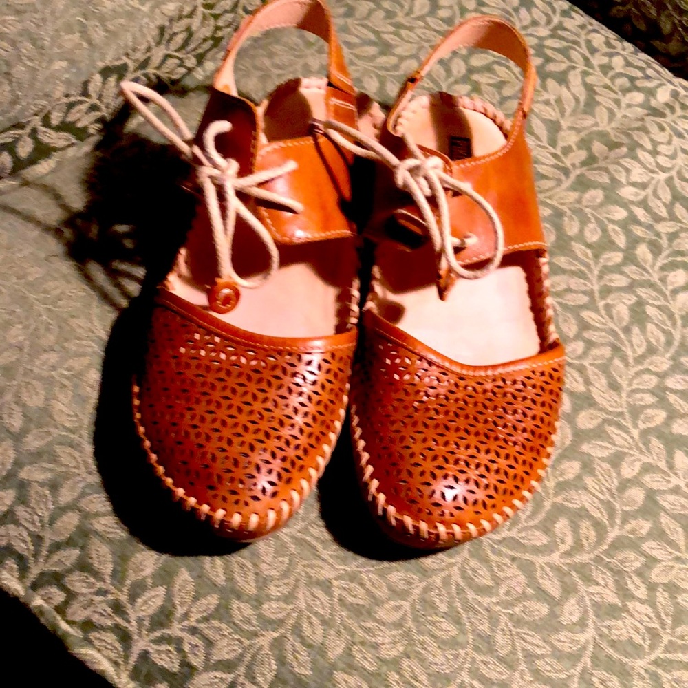 Pikolinos sandals
